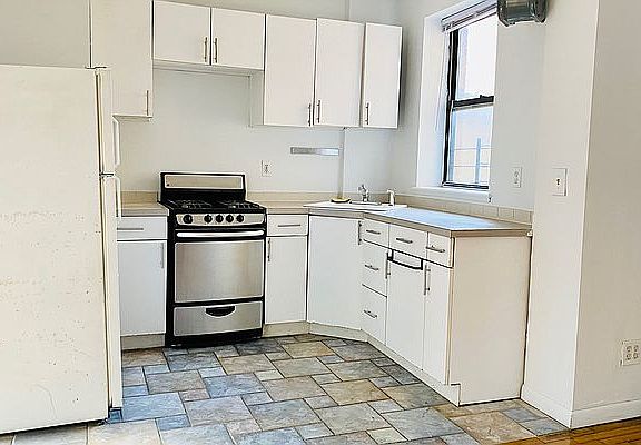 4th image of 631 E 11th St APT 15