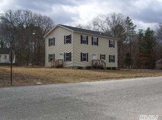 136 Norfleet Ln, Medford, NY 11763