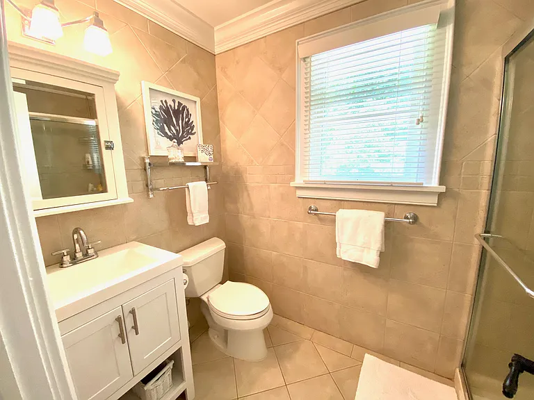 1461 Noyack Rd — Photo 11