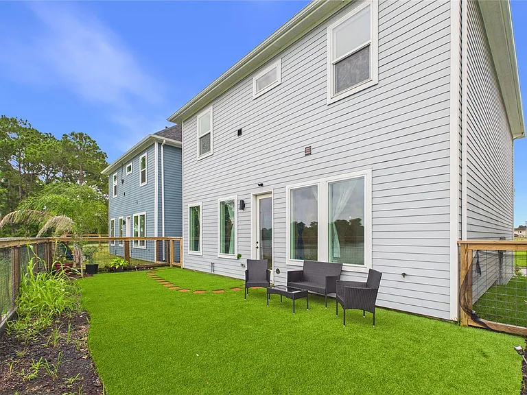 9609 Valeca Dr — Photo 11