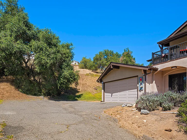 885 Eldorado Dr — Photo 3
