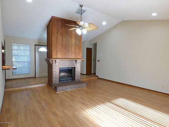 5th image of 3128 Blue Heron Dr N