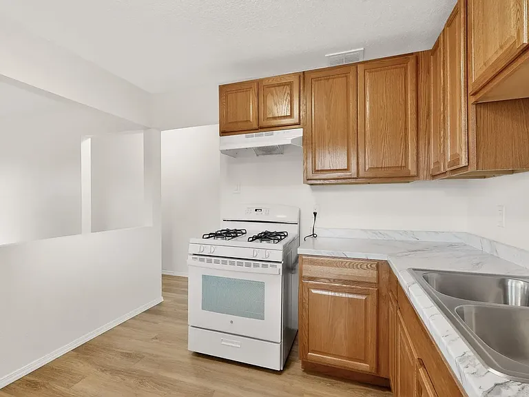 8320 Trumbull Ave SE — Photo 14