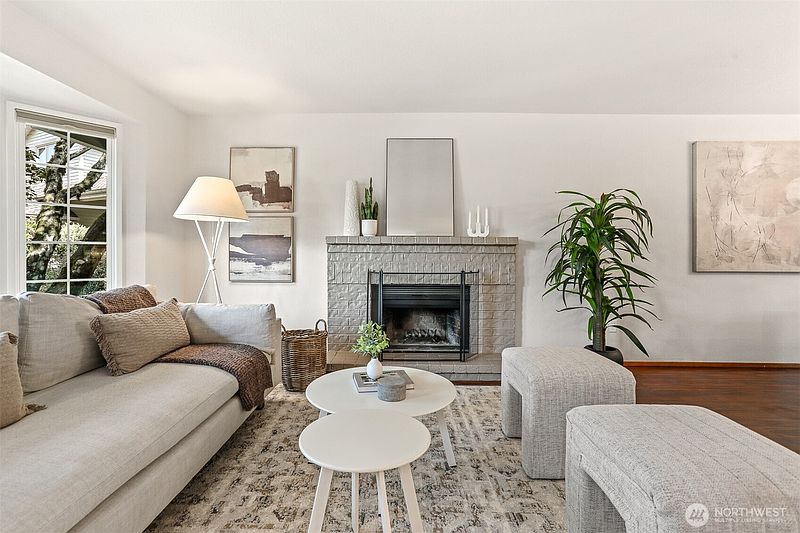4th image of 14855 SE 10th Place