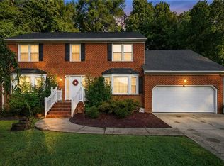 1152 Crystalwood Cir, Chesapeake, VA 23320