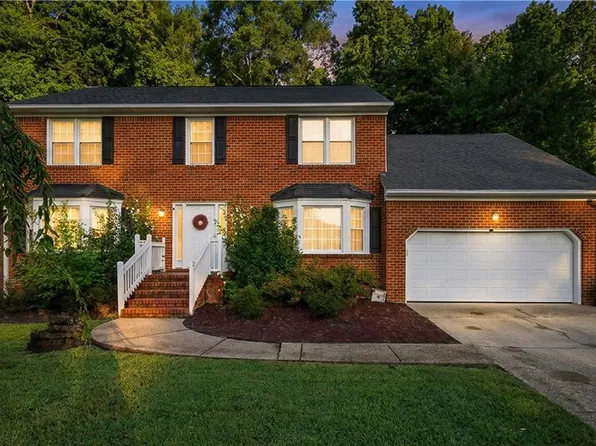 1152 Crystalwood Cir, Chesapeake, VA 23320