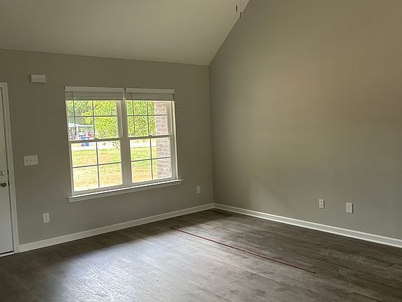 4th image of 310 Yearwood Ave