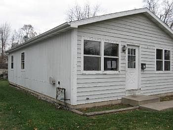 2nd image of 118 E Willow Dr