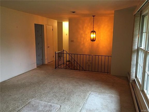 3rd image of 6 Carteret Dr