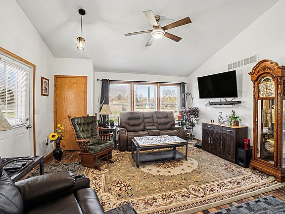 4th image of 405 Jefferson St