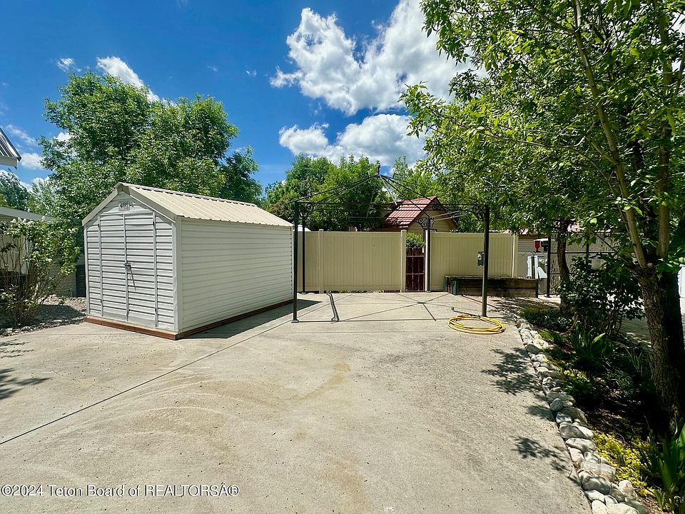 2nd image of 549 Oxbow Dr