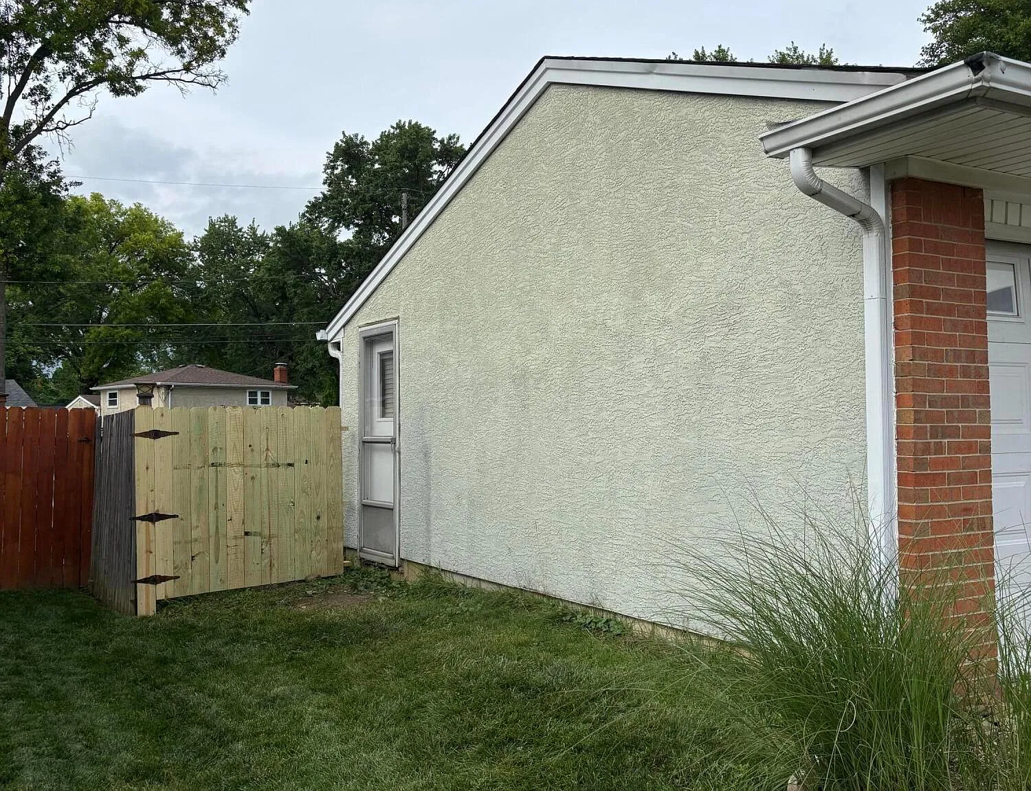 3 bed, 2.0 bath, 1390 sqft, $2,095 — Photo 3