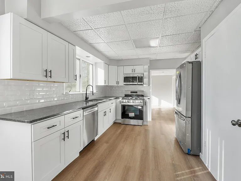 101 Railroad Blvd — Photo 2