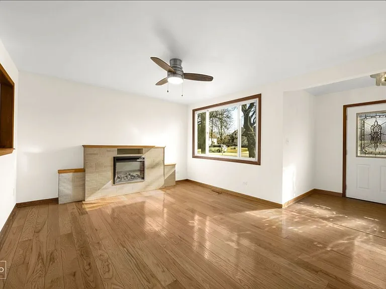 105 E Red Oak Ave — Photo 8