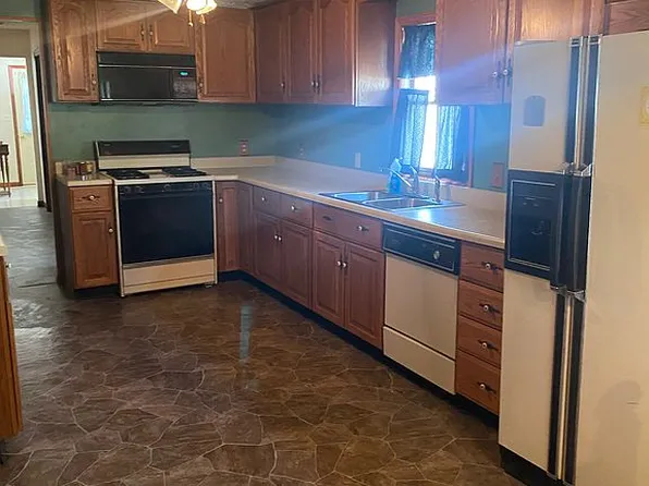 318 Depot St, Panama, IL 62077