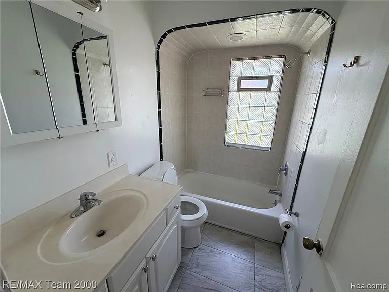22959 Cleveland St — Photo 7