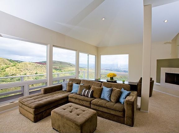 Living Room w/fireplace