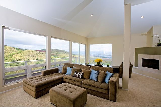 Living Room w/fireplace