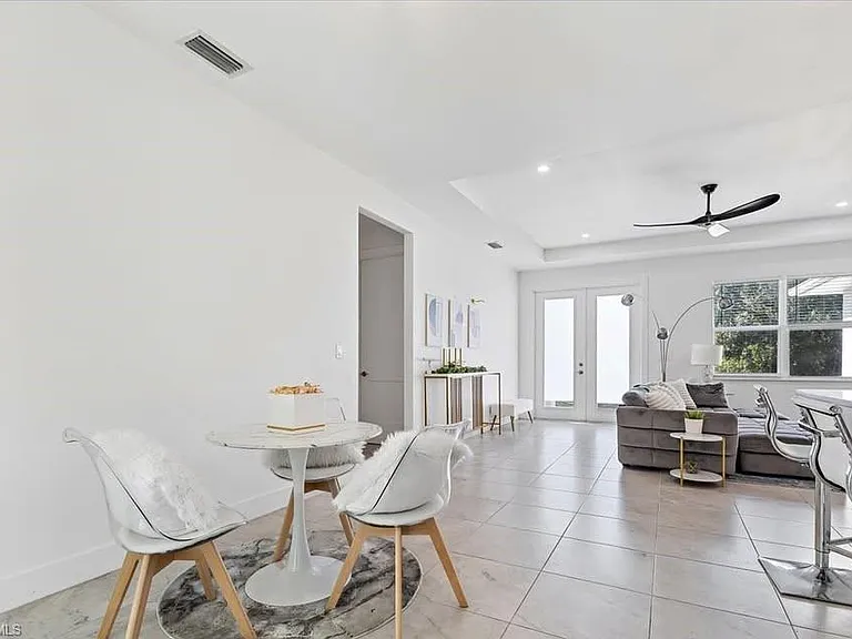 155 Thornton Ave S — Photo 3