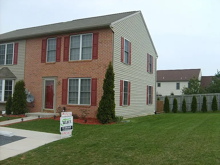 98 Battens Cir — Photo 2