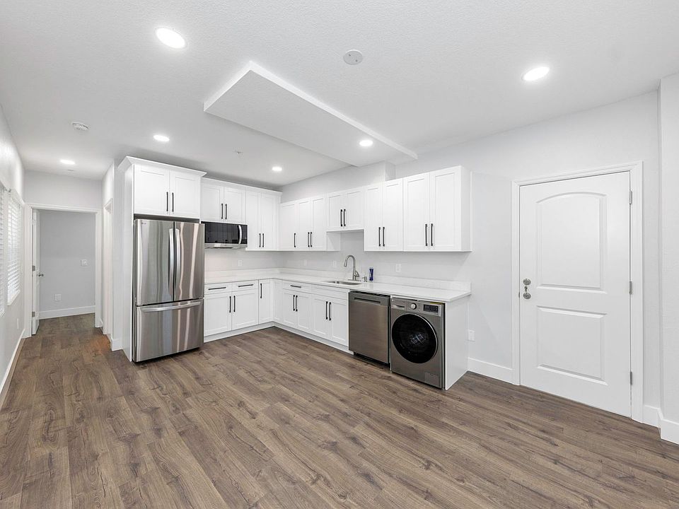 1st image of 165 17th Ave SE #3B
