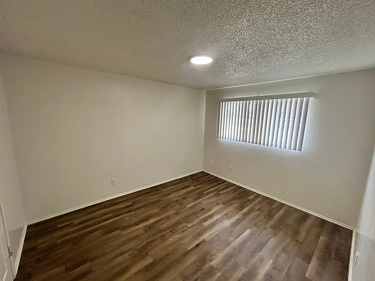 804 Sutter Ave — Photo 9