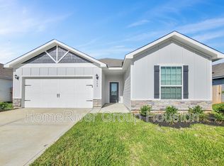 305 Grayson Baw Ln, Waller, TX 77484