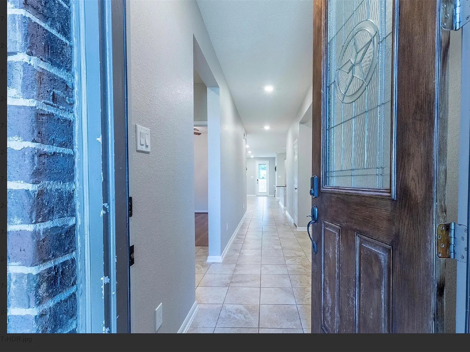 3 bed, 2.0 bath, 1966 sqft, $2,200 — Photo 3