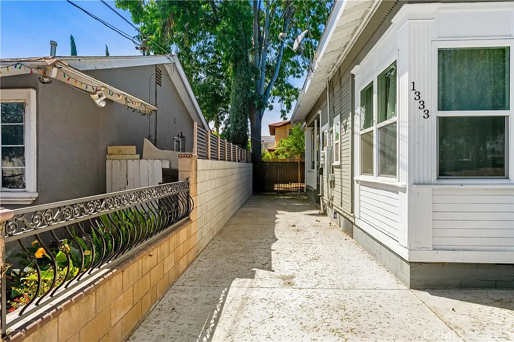 Building Photo - 1333 S Park Ave