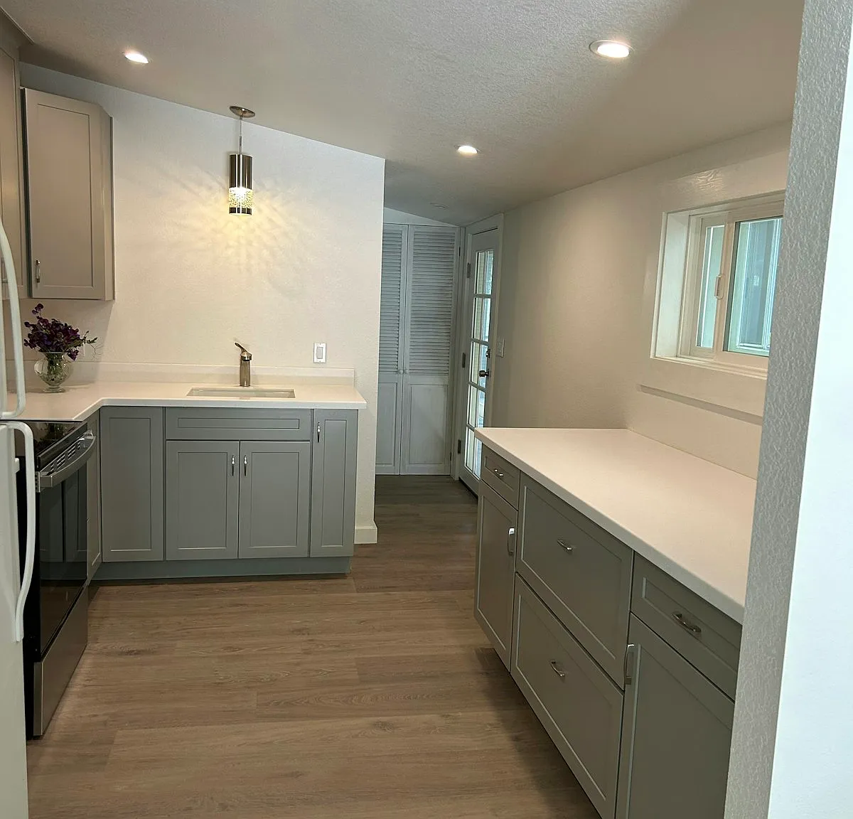1208 Los Robles Drive — Photo 2