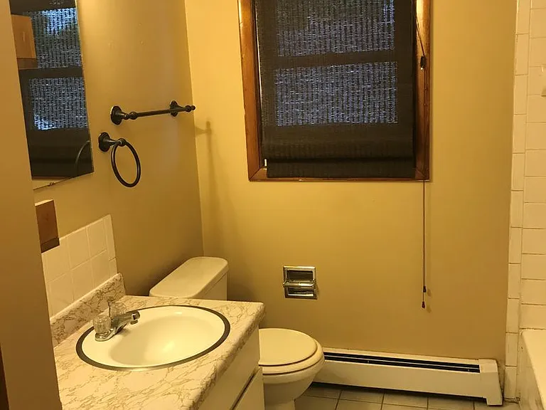 622 W Clark St — Photo 9