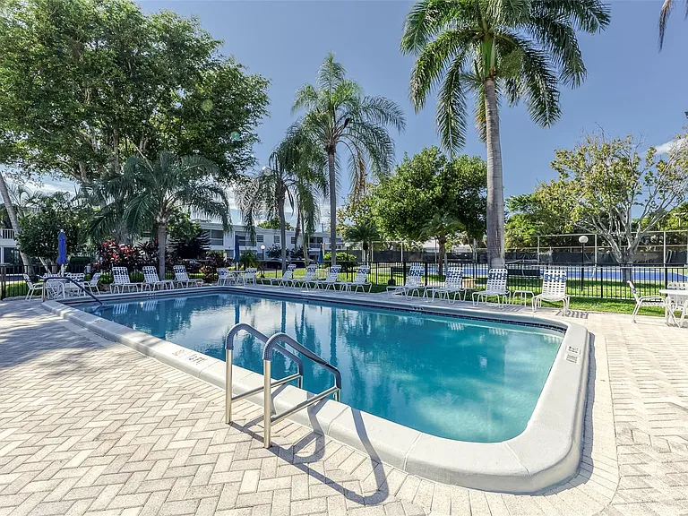 6253 Bay Club Dr #1 — Photo 37