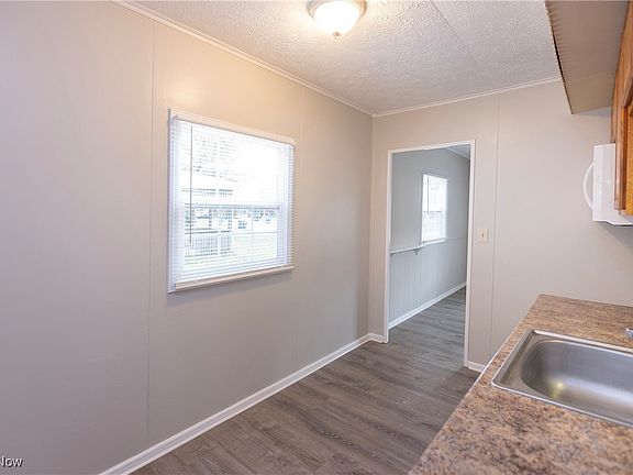 5th image of 2499 E 39th St