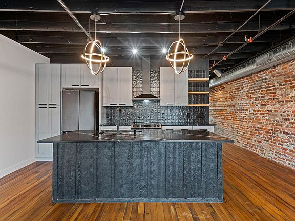 4th image of 330 W Lamar St #201