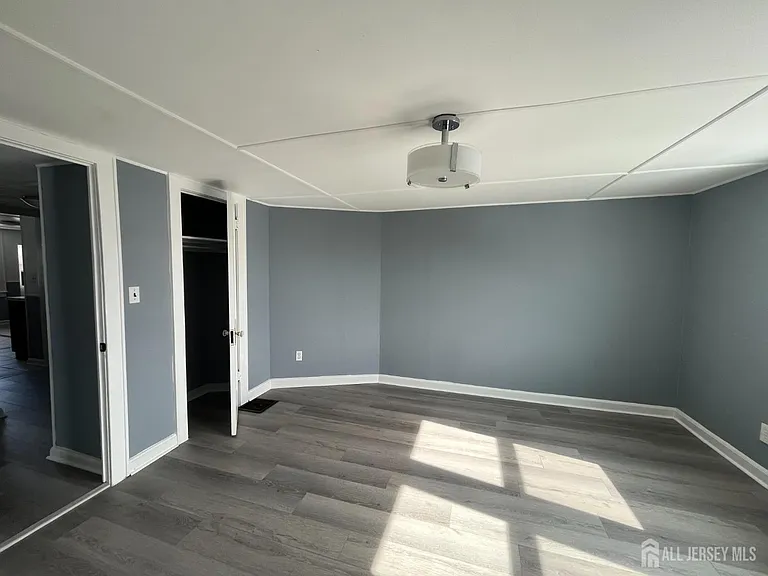 7 Bound Brook Ave — Photo 4