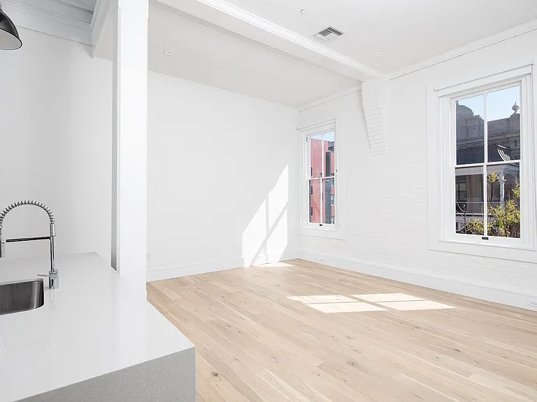 510 Julia St — Photo 11