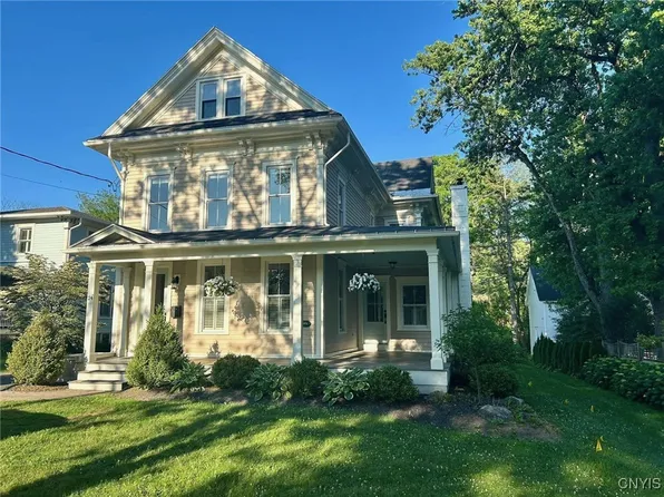 24 Leitch Ave, Skaneateles, NY 13152