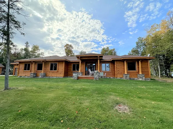 500 Needle Point Dr, Cheboygan, MI 49721