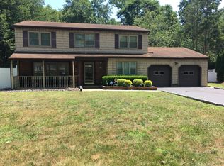 13 Nottingham Rd, Manalapan, NJ 07726