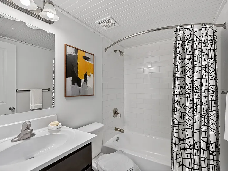 Tuscany Gardens Apartments — Photo 37
