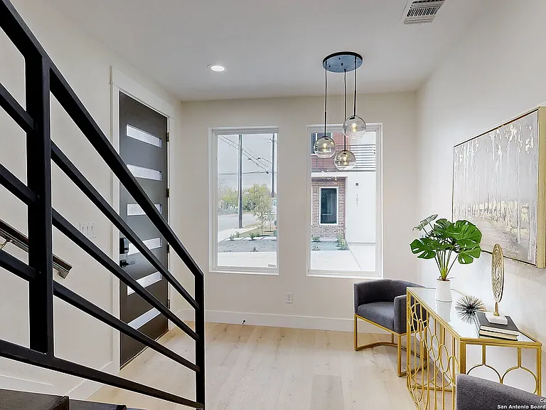 1019 S Hackberry St #101-102-201 — Photo 2