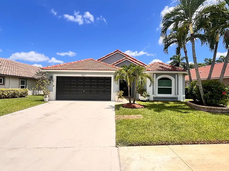 1627 Oak Berry Cir — Photo 32