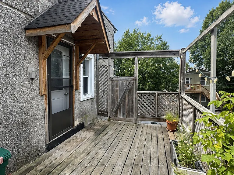 211 Hannah St — Photo 4