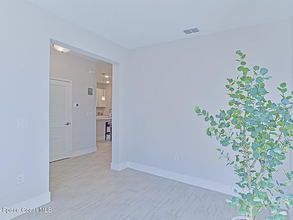 5th image of 951 Sareta St SE