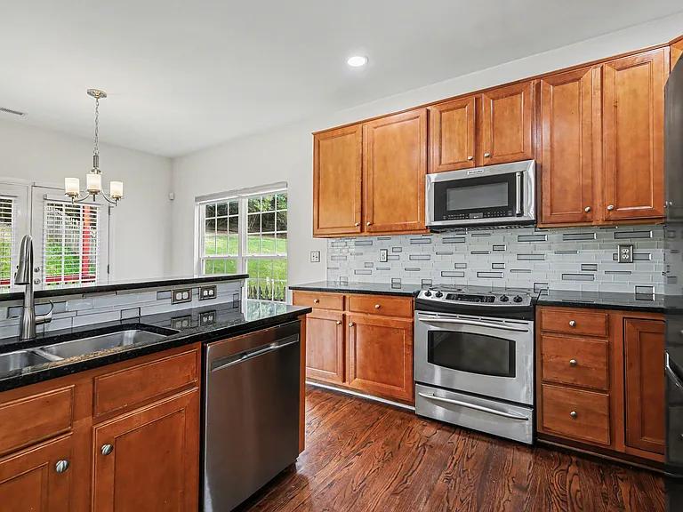 2119 Baggins Ln — Photo 14