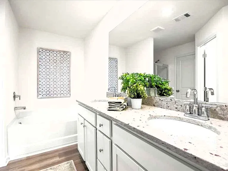 2024 Woodbine Way — Photo 4
