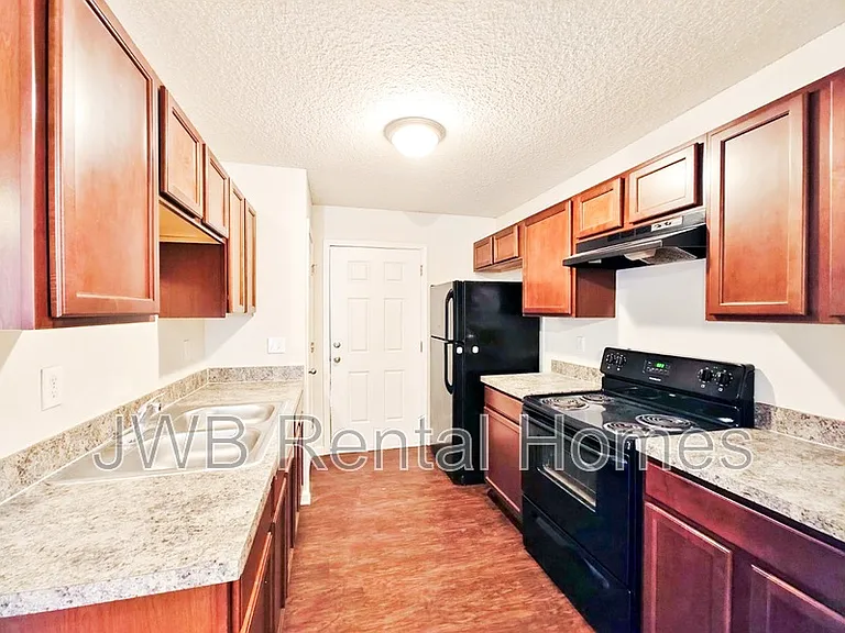 8308 Free Ave — Photo 2