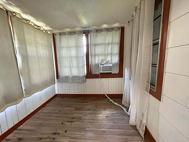 315 Avenue J — Photo 9