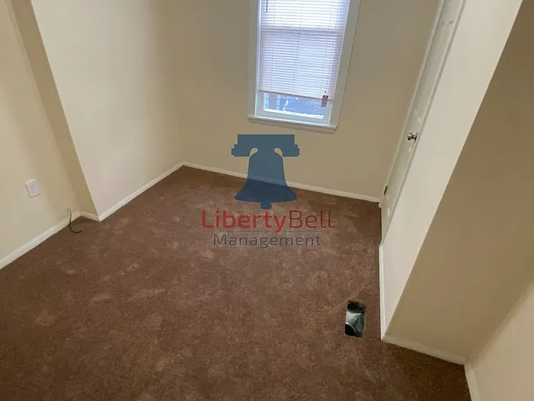 2078 E Pacific St — Photo 12