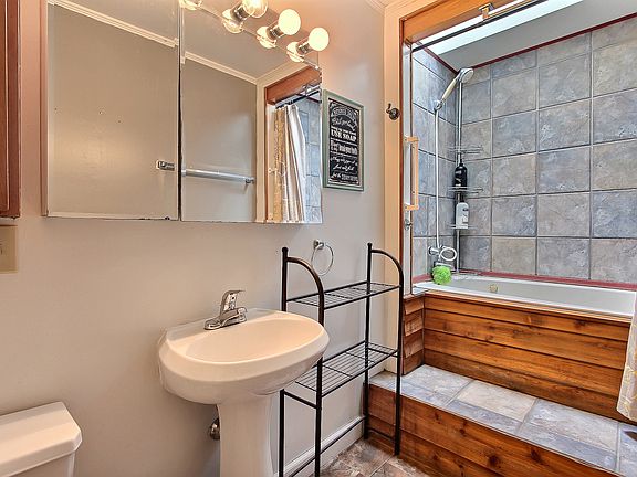 5th image of 4105 79th Ave SE